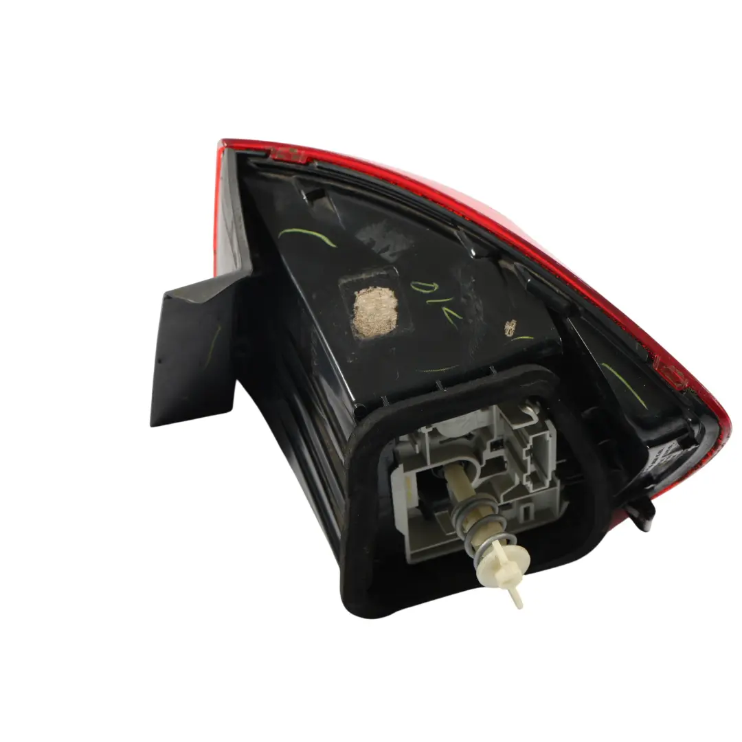 Feu Arrière Gauche Extérieur pour Volkswagen Jetta A6 à propos du numéro de pièce 5C6945095H Volkswagen Jetta A6 Feu Arrière Gauche Extérieur - SKU 5C6945095H - Numéro de pièce 5C6945095H