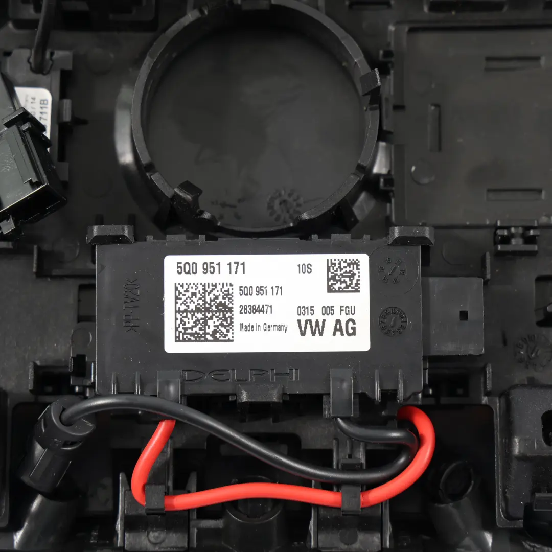 5F Luce Di Cortesia Interna Del Tetto Di Lettura Nero per Seat Leon con numero di parte 5F0947105AA Seat Leon 5F Luce Di Cortesia Interna Del Tetto Di Lettura Nero - SKU 5F0947105AA - Numero di parte 5F0947105AA