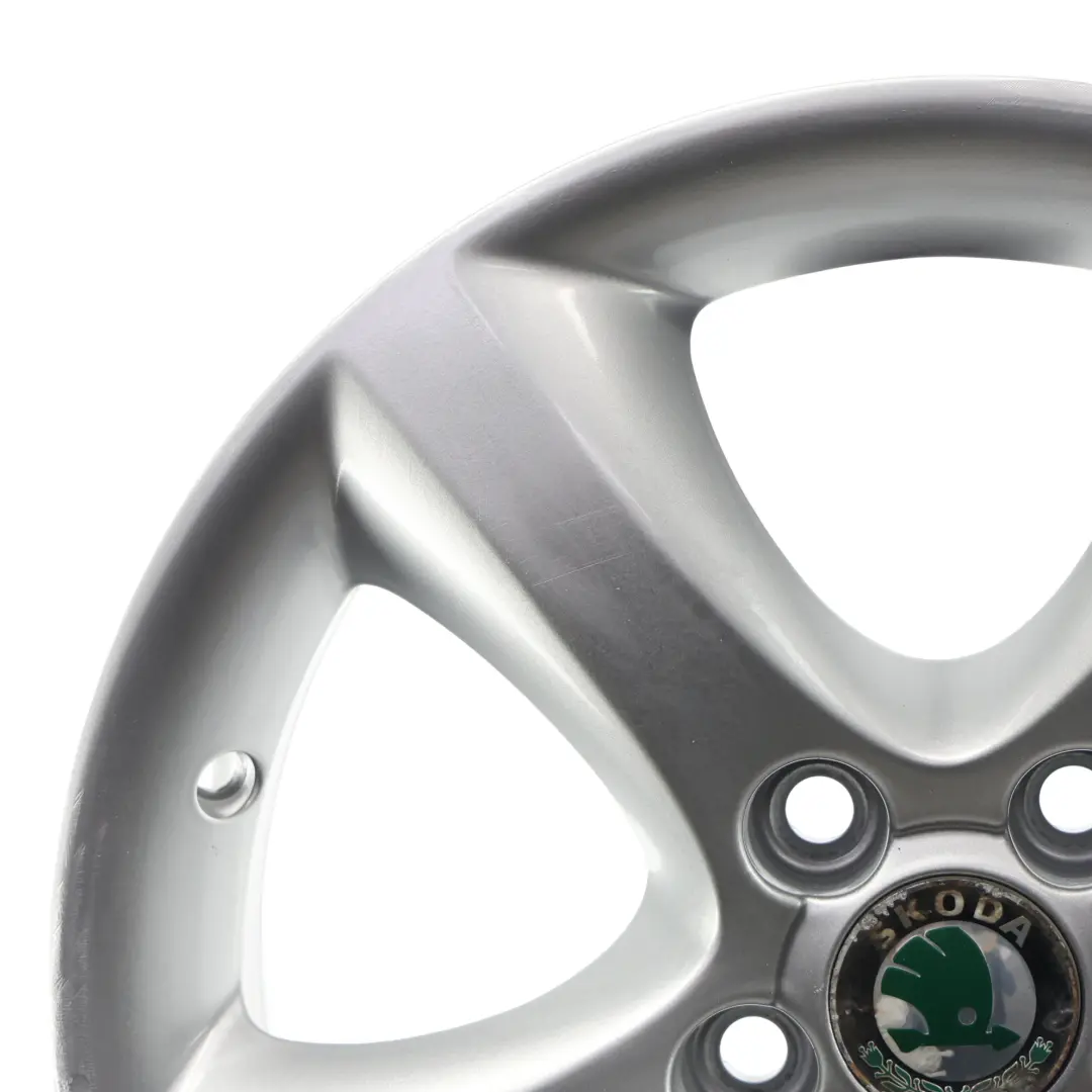 Skoda Fabia 5J Cerchio In Lega Argento 5 Razze 15" ET:43 6J - SKU 5J0601025A-1 - Numero di parte 5J0601025A