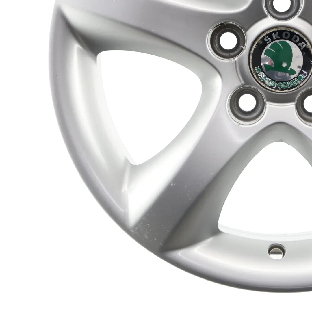Jante Alliage Argent À 5 Branches 15 Pouces ET:43, 6J pour Skoda Fabia 5J à propos du numéro de pièce 5J0601025A Skoda Fabia 5J Jante Alliage Argent À 5 Branches 15 Pouces ET:43, 6J - SKU 5J0601025A-2 - Numéro de pièce 5J0601025A