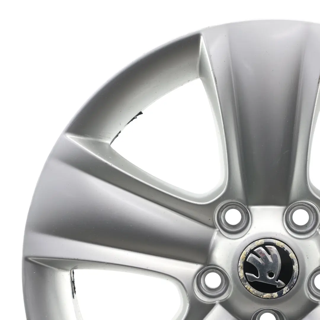 Jante Alliage Argentée 17" 7J ET:45 Rayons Étoile pour Skoda Yeti 5L à propos du numéro de pièce 5L0601025B Skoda Yeti 5L Jante Alliage Argentée 17" 7J ET:45 Rayons Étoile - SKU 5L0601025B-1 - Numéro de pièce 5L0601025B