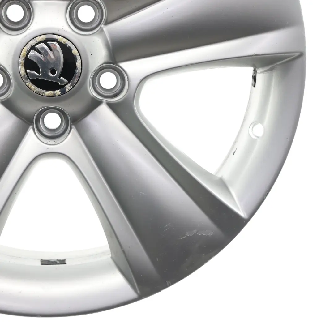 Llanta Aleación Plata 17" 7J ET:45 Star Spoke para Skoda Yeti 5L con número de pieza 5L0601025B Skoda Yeti 5L Llanta Aleación Plata 17" 7J ET:45 Star Spoke - SKU 5L0601025B-1 - Número de pieza 5L0601025B
