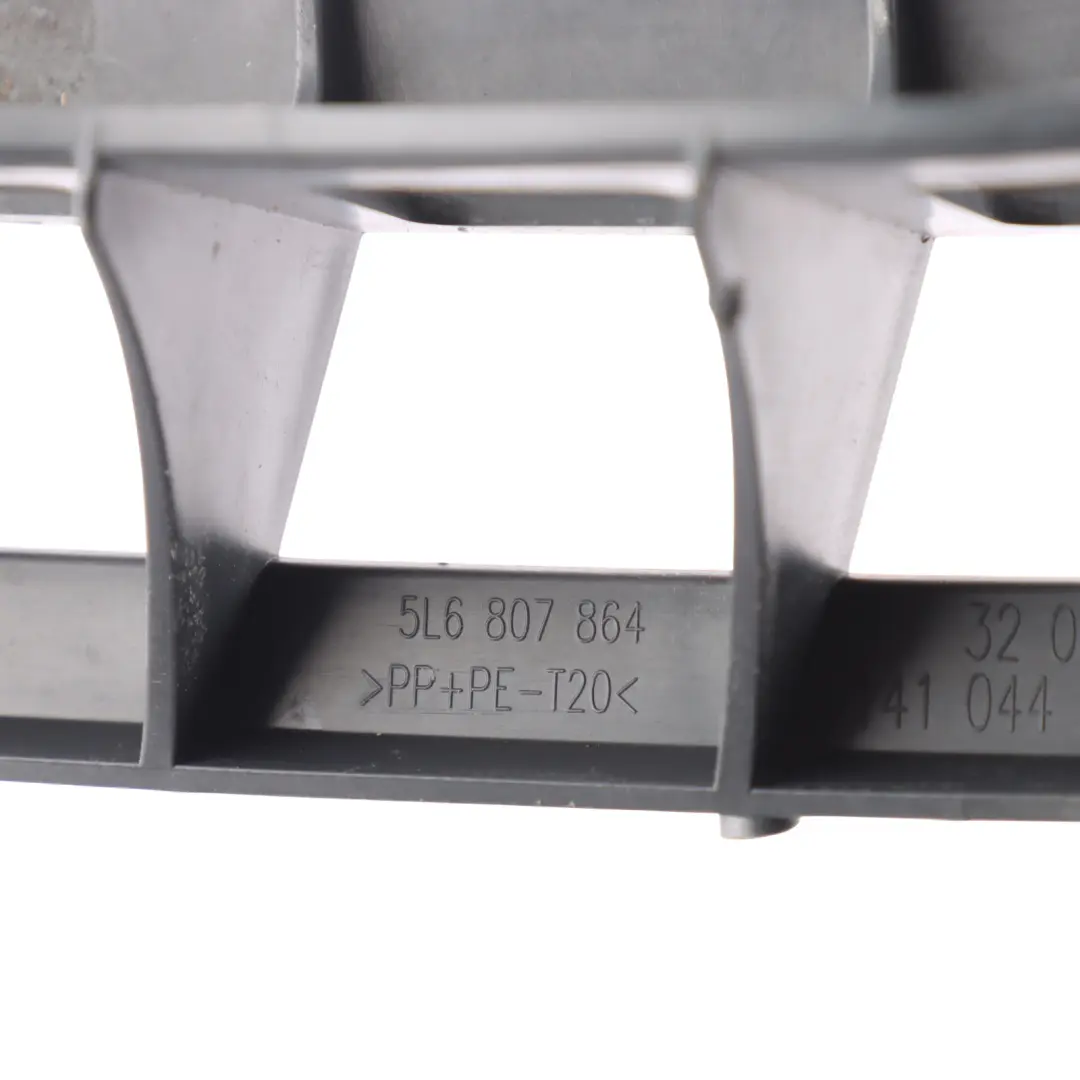 Hintere Stoßstange Mittlere Halterung Halter Rechts für Skoda Yeti 5L mit Teilenummer 5L6807864 Skoda Yeti 5L Hintere Stoßstange Mittlere Halterung Halter Rechts - SKU 5L6807864 - Teilenummer 5L6807864