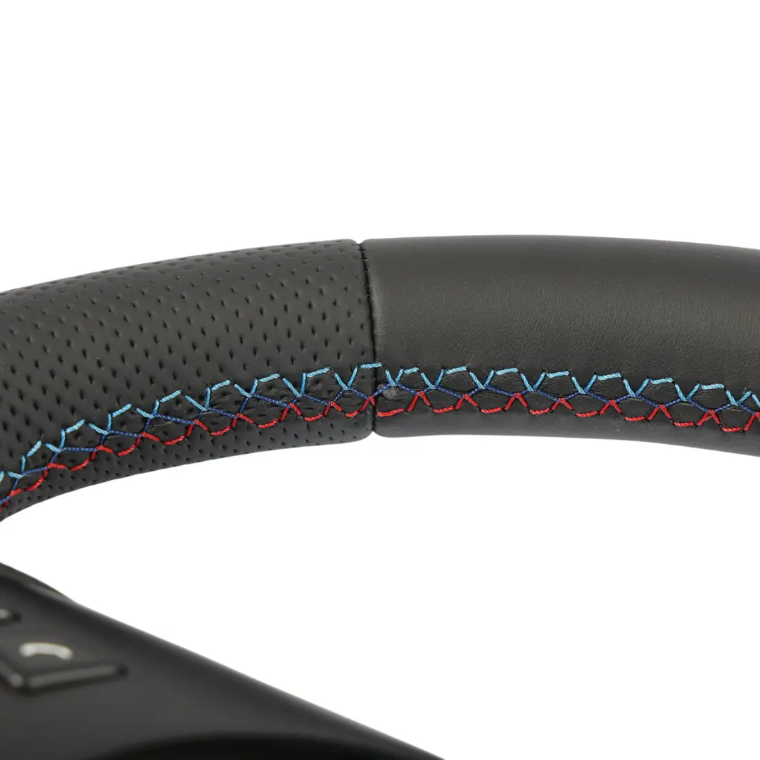 NUOVO Volante Sportivo Sport in pelle nero M-tricolore per BMW E60 E61 E63 con numero di parte 6763373 BMW E60 E61 E63 NUOVO Volante Sportivo Sport in pelle nero M-tricolore - SKU 6763373-1 - Numero di parte 6763373