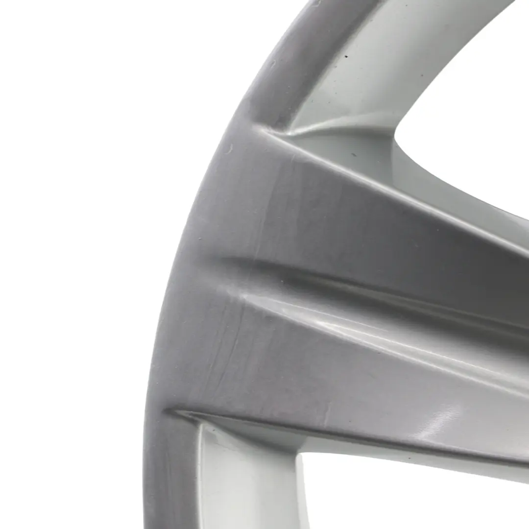 Ruota Posteriore Lega Bordo 18 " Star Raggio 189 per BMW E90 E91 E92 E93 con numero di parte 6768859 BMW E90 E91 E92 E93 Ruota Posteriore Lega Bordo 18 " Star Raggio 189 - SKU 6768859-1 - Numero di parte 6768859