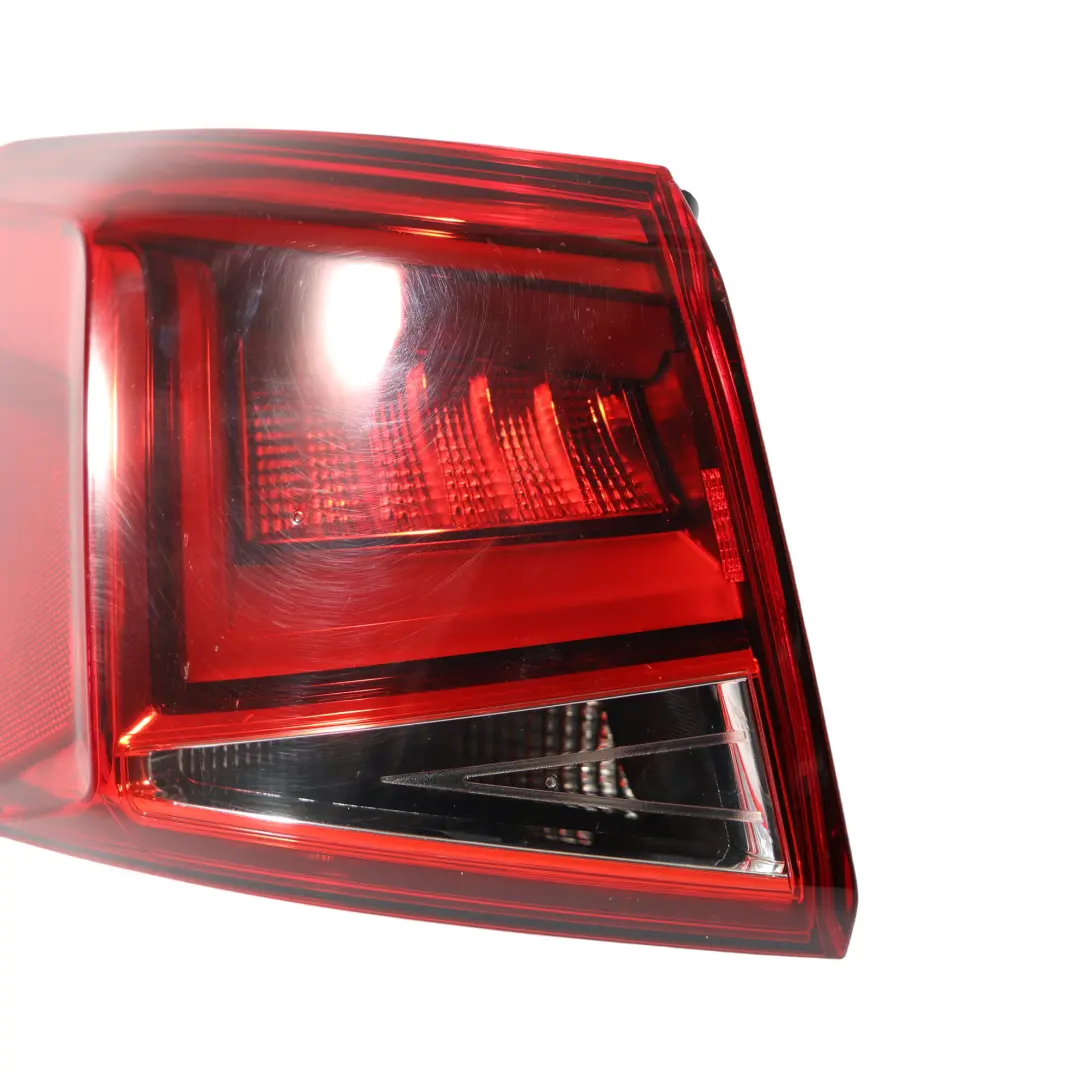 Lampa Tylna LED Lewy Tył do Seat Arona FR KJ7 o numerze 6F9945207B Seat Arona FR KJ7 Lampa Tylna LED Lewy Tył - SKU 6F9945207B - Numer Części 6F9945207B