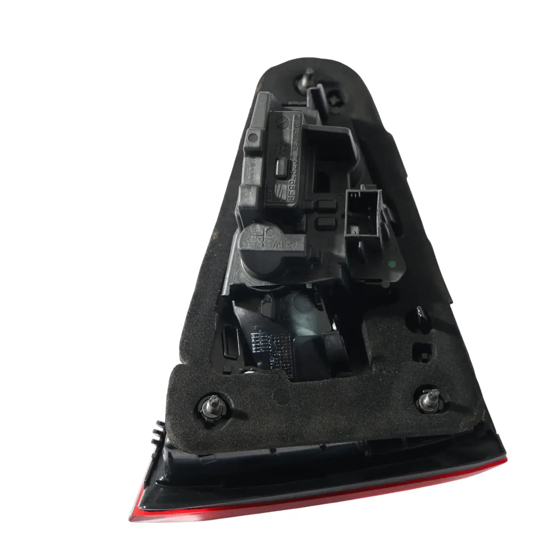 Lampa Światło Przeciwmgnielne Tył Prawo do Seat Arona Fr Kj7 o numerze 6F9945308E Seat Arona Fr Kj7 Lampa Światło Przeciwmgnielne Tył Prawo - SKU RHD-6F9945308E - Numer Części 6F9945308E