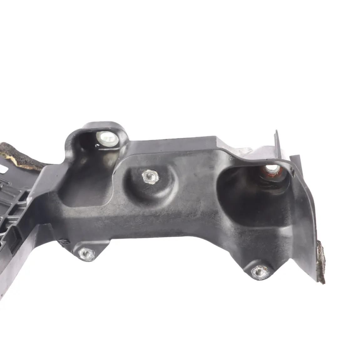 Land Rover Discovery L550 Support Fixation Couvercle Bac Batterie - SKU 6G9N-10724-FG - Numéro de pièce 6G9N-10724-FG