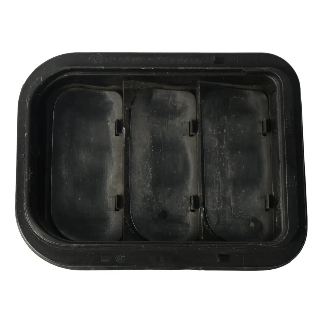 Kratka Wentylacyjna Tylna do Audi A3 8P o numerze 3T0819465 Audi A3 8P Kratka Wentylacyjna Tylna - SKU 3T0819465 - Numer Części 3T0819465