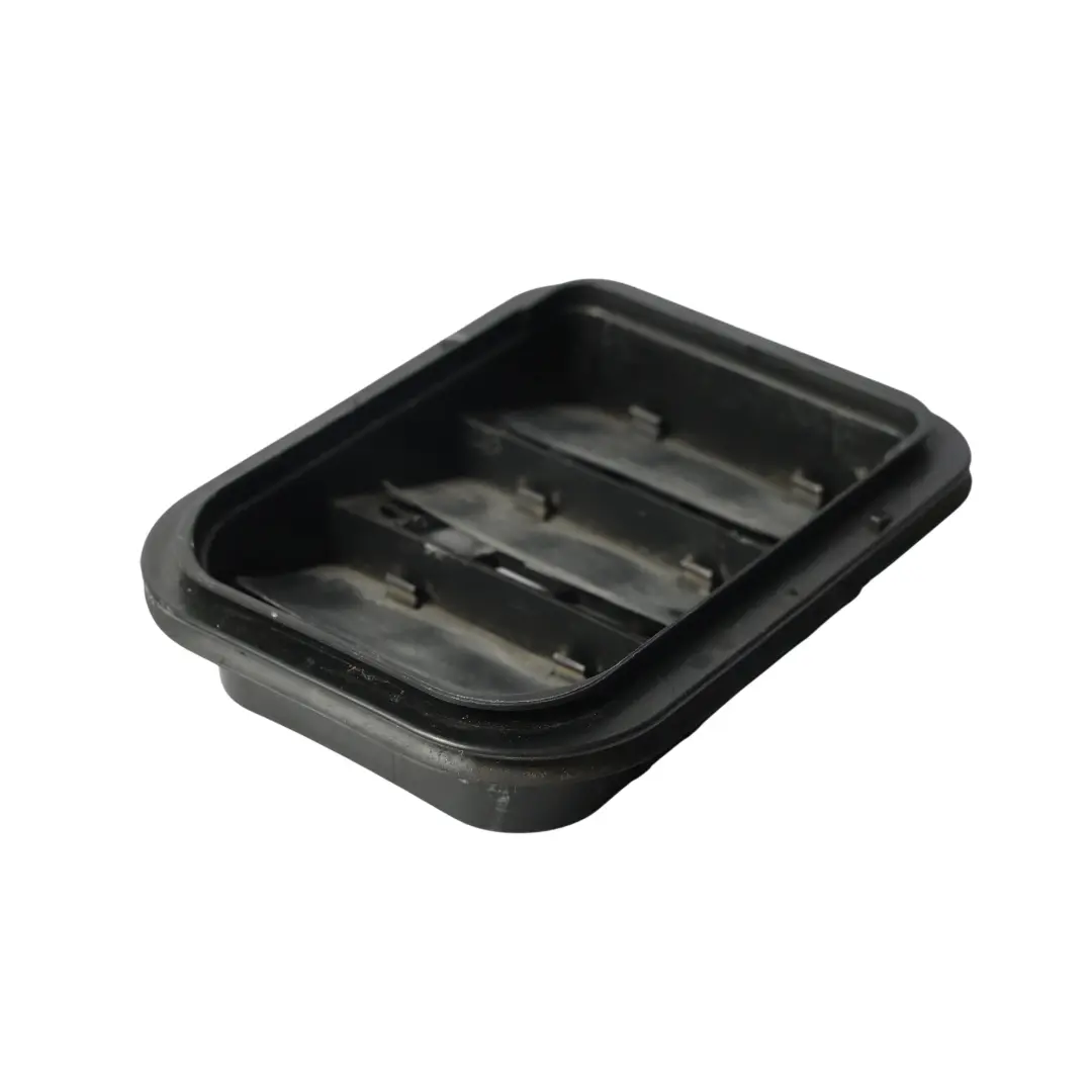 Audi A3 8P Lüftungsklappe Hinten Rechts Links Karosseriebelüftung - SKU 3T0819465 - Teilenummer 3T0819465