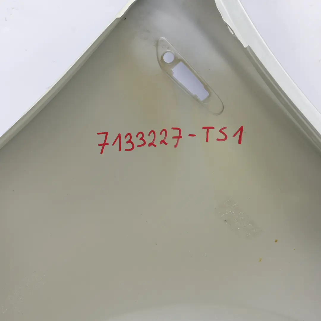 Panneau latéral aile avant gauche Titansilber Silver - 354 pour BMW E81 E87 à propos du numéro de pièce 7133227 BMW E81 E87 Panneau latéral aile avant gauche Titansilber Silver - 354 - SKU 7133227-TS1 - Numéro de pièce 7133227