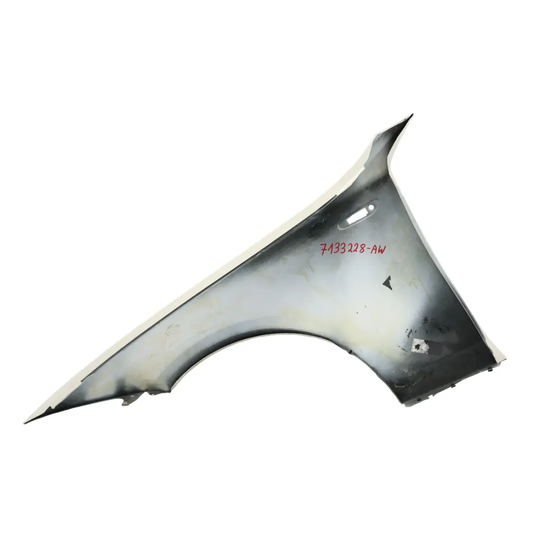 BMW E81 E87 Panel Lateral Guardabarros Delantero Derecho Alpinweiss Blanco - 300 - SKU 7133228-AW - Número de pieza 7133228
