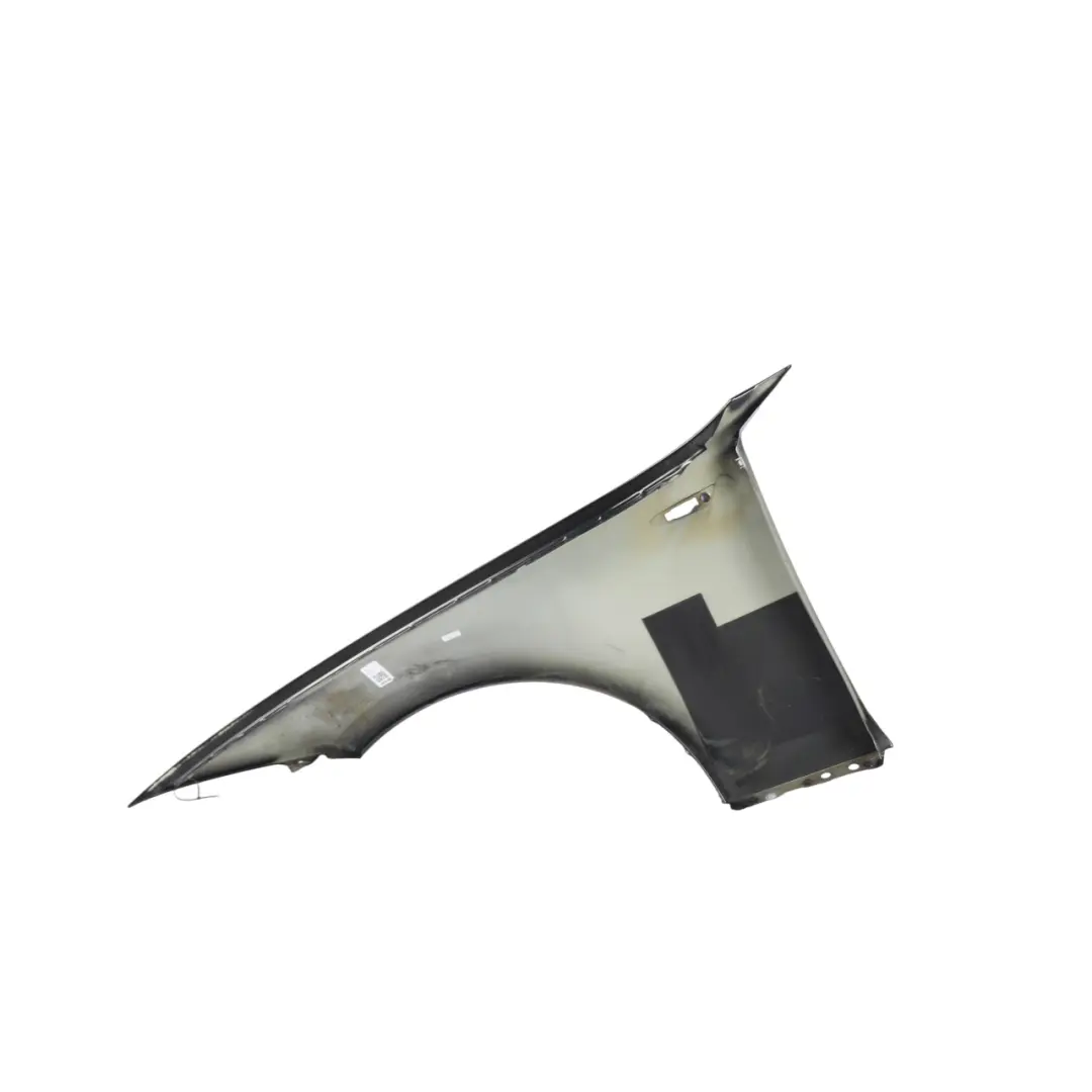 Pannello Laterale Parafango Anteriore Destra Black Sapphire - 475 per BMW E81 E87 con numero di parte 7133228 BMW E81 E87 Pannello Laterale Parafango Anteriore Destra Black Sapphire - 475 - SKU 7133228-BS4 - Numero di parte 7133228