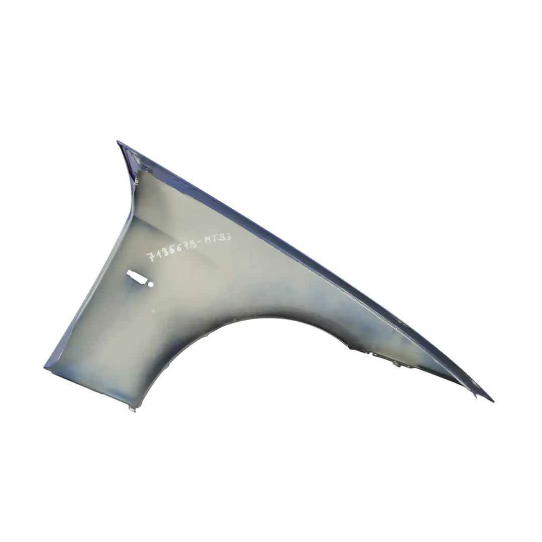 Błotnik Lewy Przedni Montegoblau - A51 do BMW E90 E91 o numerze 7135679 BMW E90 E91 Błotnik Lewy Przedni Montegoblau - A51 - SKU 7135679-MTB3 - Numer Części 7135679