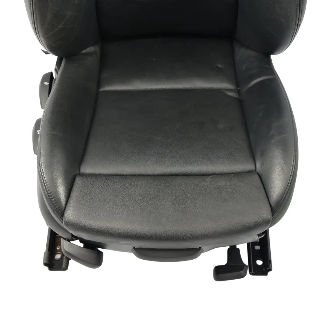 Fotel Prawy Przód Sport Grzany Czarny Skórzany Kansas do BMW Z4 E89 Roadster o numerze 7213962 BMW Z4 E89 Roadster Fotel Prawy Przód Sport Grzany Czarny Skórzany Kansas - SKU 7213962-1 - Numer Części 7213962