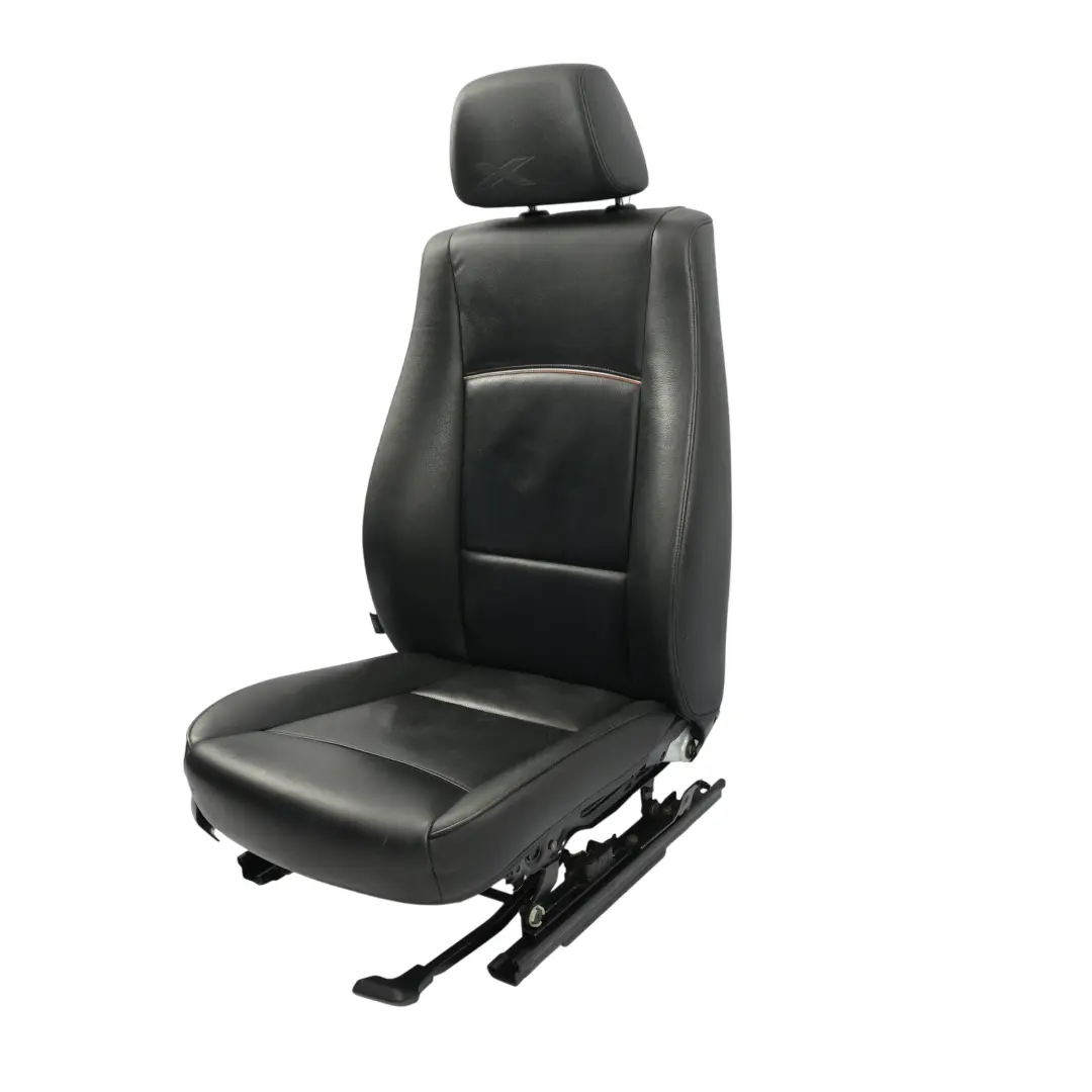 Siège Avant Droit Chauffant Cuir Nevada Black Piping Gris Marron pour BMW X1 E84 à propos du numéro de pièce 7324174 BMW X1 E84 Siège Avant Droit Chauffant Cuir Nevada Black Piping Gris Marron - SKU 7324174-2 - Numéro de pièce 7324174