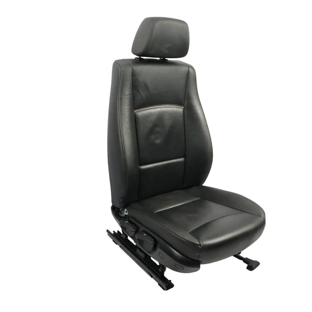 Siège Avant Droit Chauffant Cuir Nevada Black Piping Gris Marron pour BMW X1 E84 à propos du numéro de pièce 7324174 BMW X1 E84 Siège Avant Droit Chauffant Cuir Nevada Black Piping Gris Marron - SKU 7324174-2 - Numéro de pièce 7324174