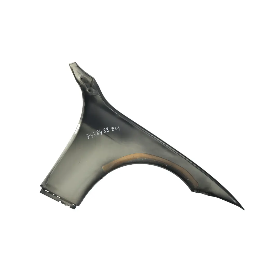 Parafango laterale F31 anteriore sinistro Nero Zaffiro - 475 per BMW F30 con numero di parte 7438439 BMW F30 Parafango laterale F31 anteriore sinistro Nero Zaffiro - 475 - SKU 7438439-BS1 - Numero di parte 7438439
