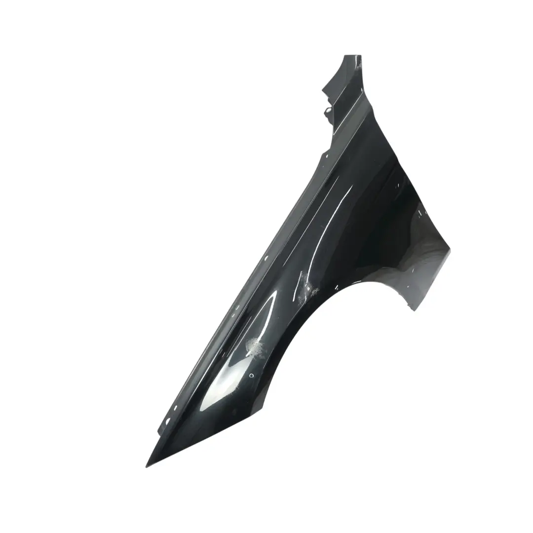 Parafango laterale F31 anteriore sinistro Nero Zaffiro - 475 per BMW F30 con numero di parte 7438439 BMW F30 Parafango laterale F31 anteriore sinistro Nero Zaffiro - 475 - SKU 7438439-BS1 - Numero di parte 7438439