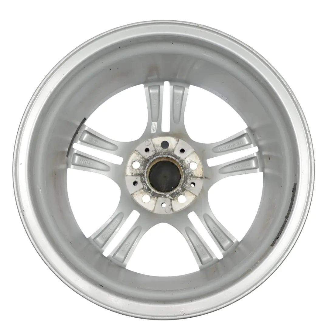 Argento Cerchio Lega Posteriore 18" M Doppie Razze 355 9J ET:41 per BMW E84 con numero di parte 7842637 BMW E84 Argento Cerchio Lega Posteriore 18" M Doppie Razze 355 9J ET:41 - SKU 7842637-1 - Numero di parte 7842637