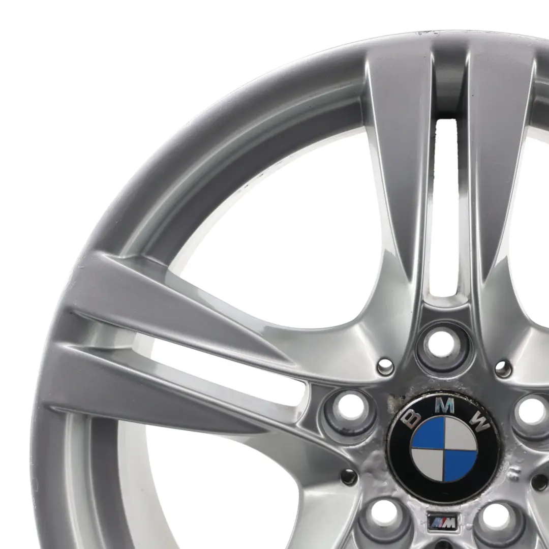 Argento Cerchio Lega Posteriore 18" M Doppie Razze 355 9J ET:41 per BMW E84 con numero di parte 7842637 BMW E84 Argento Cerchio Lega Posteriore 18" M Doppie Razze 355 9J ET:41 - SKU 7842637-1 - Numero di parte 7842637