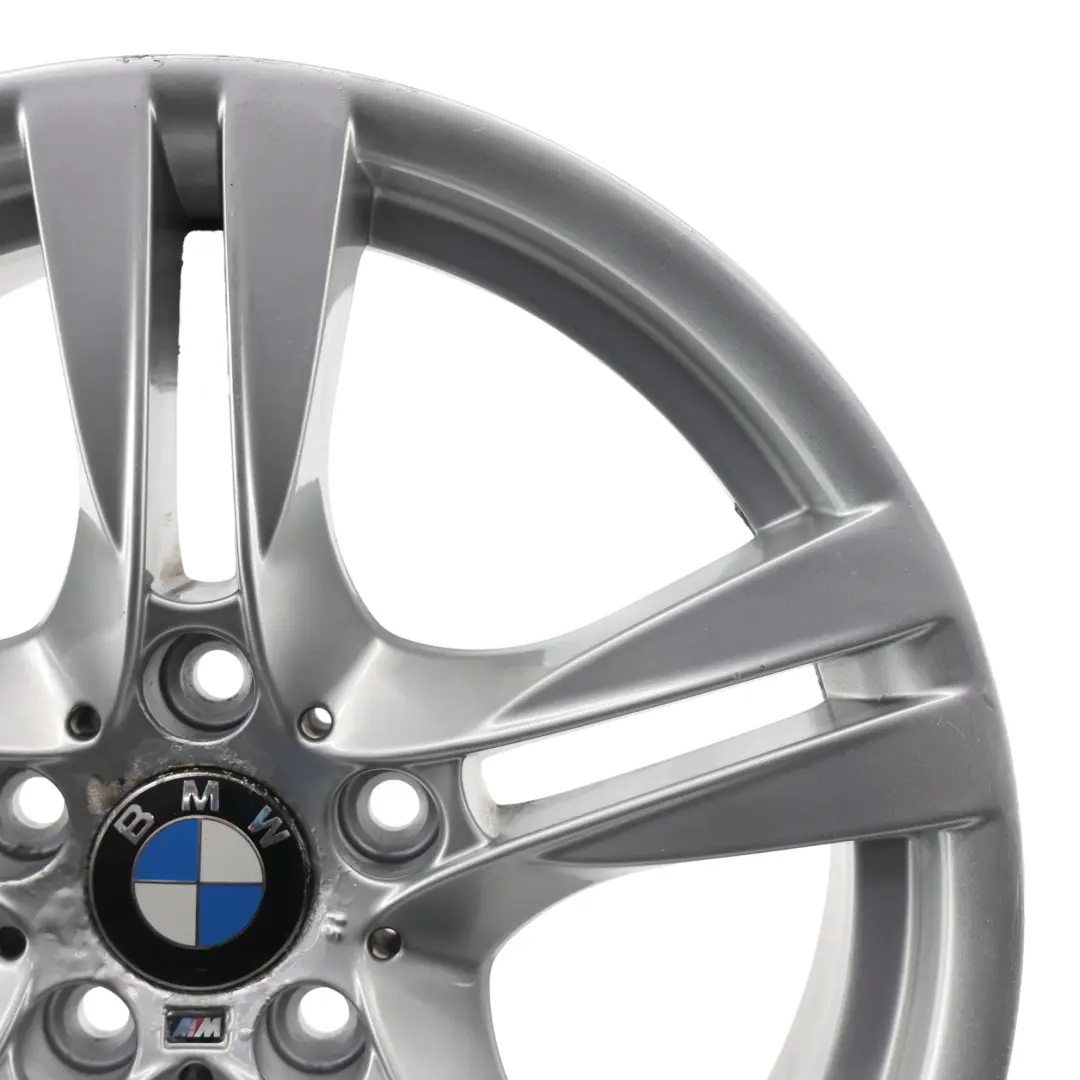 Argento Cerchio Lega Posteriore 18" M Doppie Razze 355 9J ET:41 per BMW E84 con numero di parte 7842637 BMW E84 Argento Cerchio Lega Posteriore 18" M Doppie Razze 355 9J ET:41 - SKU 7842637-1 - Numero di parte 7842637
