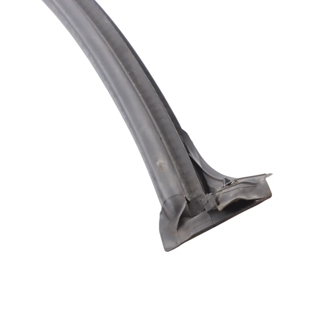 Door Center Seal D Gasket Rubber to Volkswagen Crafter Sy Rear with Part number 7C0827709D Volkswagen Crafter Sy Rear Door Center Seal D Gasket Rubber - SKU 7C0827709D - Part number 7C0827709D