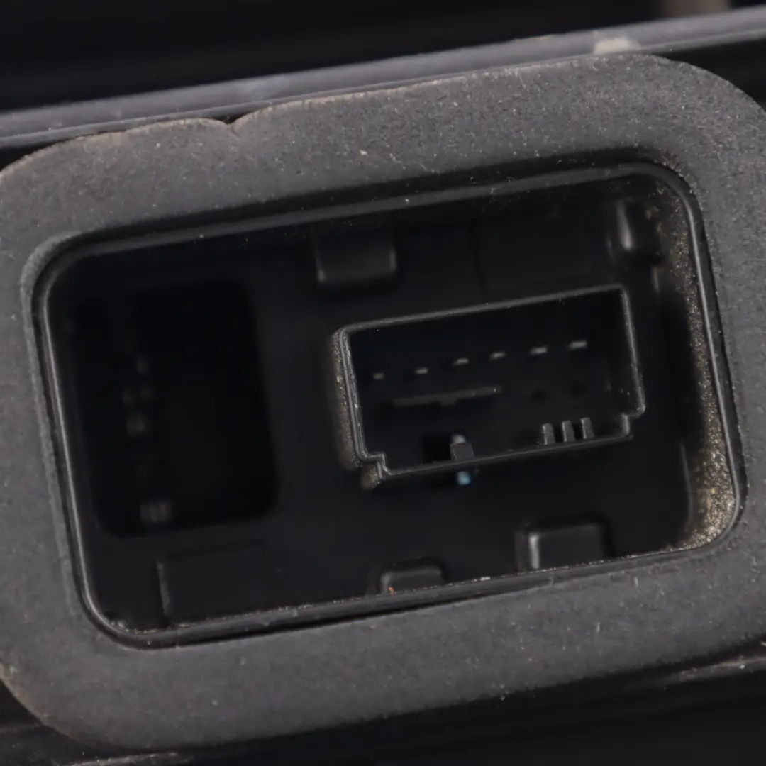 Lamp Tail Light Right O/S to Volkswagen Crafter Sy Rear with Part number 7C0945096J Volkswagen Crafter Sy Rear Lamp Tail Light Right O/S - SKU 7C0945096J - Part number 7C0945096J