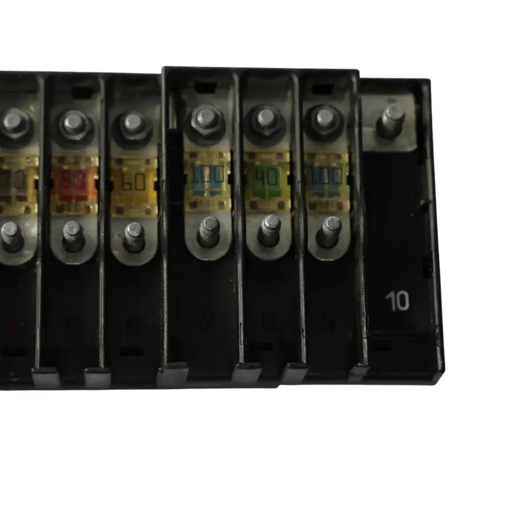 Porte-Fusible Module Panneau Moteur pour Volkswagen Transporter T5 à propos du numéro de pièce 7H0937550A Volkswagen Transporter T5 Porte-Fusible Module Panneau Moteur - SKU 7H0937550A - Numéro de pièce 7H0937550A