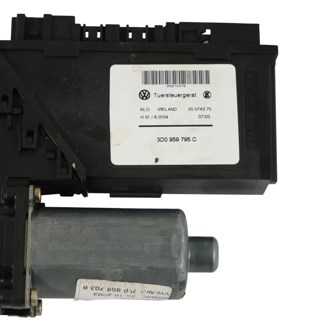 Heck Scheibenheber Regulator Motor Links für Porsche Cayenne 9PA mit Teilenummer 7L0959703B Porsche Cayenne 9PA Heck Scheibenheber Regulator Motor Links - SKU 7L0959703B - Teilenummer 7L0959703B