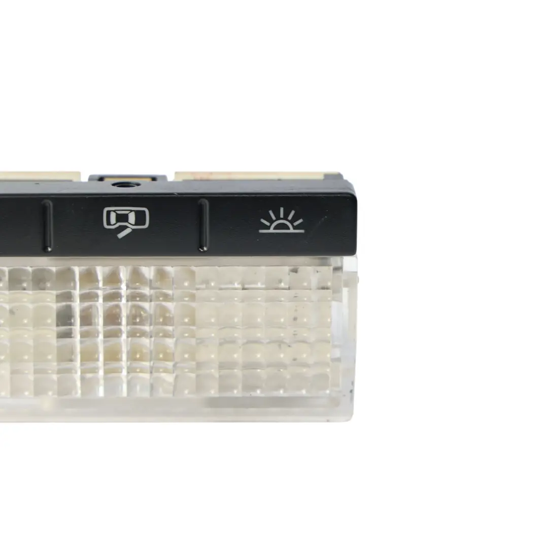 Lampka Oświetlenia Kabiny Prawy Tył do Porsche Cayenne 9PA o numerze 7L5947292 Porsche Cayenne 9PA Lampka Oświetlenia Kabiny Prawy Tył - SKU 7L5947292 - Numer Części 7L5947292