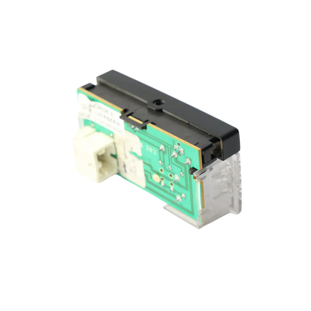 Lampka Oświetlenia Kabiny Prawy Tył do Porsche Cayenne 9PA o numerze 7L5947292 Porsche Cayenne 9PA Lampka Oświetlenia Kabiny Prawy Tył - SKU 7L5947292 - Numer Części 7L5947292