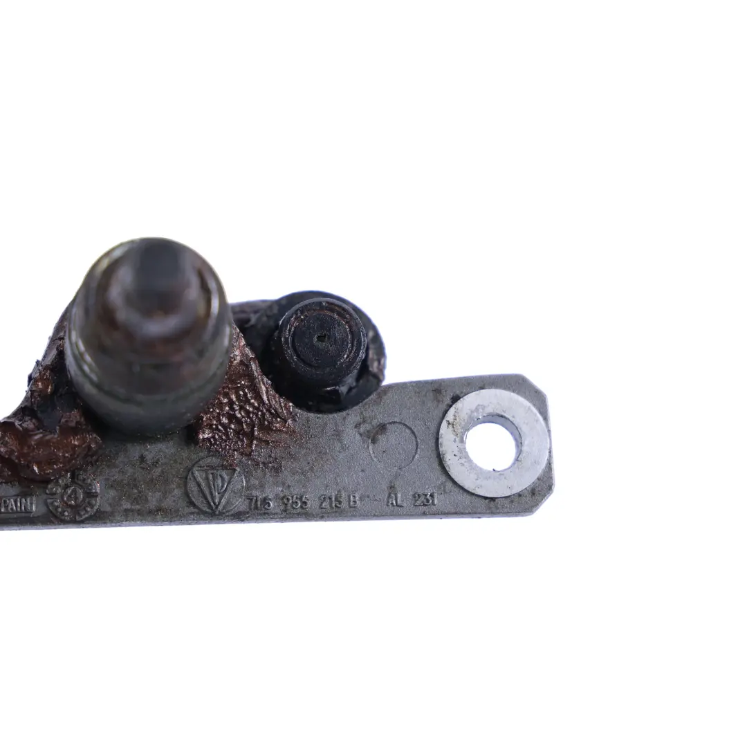 Support Fixation Bras Essuie Glace Arrière pour Porsche Cayenne 955 à propos du numéro de pièce 7L5955215B Porsche Cayenne 955 Support Fixation Bras Essuie Glace Arrière - SKU 7L5955215B - Numéro de pièce 7L5955215B