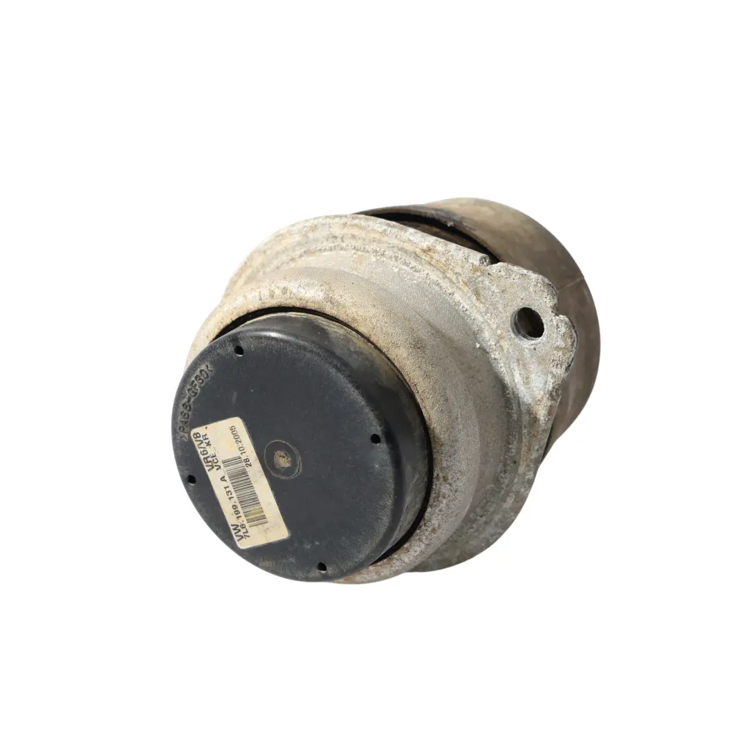 7L Łapa Wspornik Mocowanie Silnika 3.0 TDI do Volkswagen VW Touran o numerze 7L6199131A Volkswagen VW Touran 7L Łapa Wspornik Mocowanie Silnika 3.0 TDI - SKU 7L6199131A - Numer Części 7L6199131A