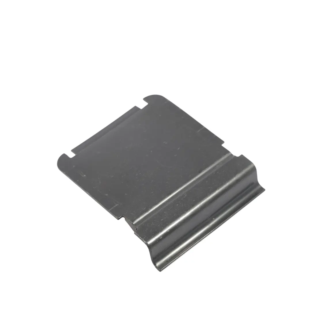 VW Touareg 7L Plaque De Protection De Soubassement Arrière Droite - SKU 7L8825272 - Numéro de pièce 7L8825272