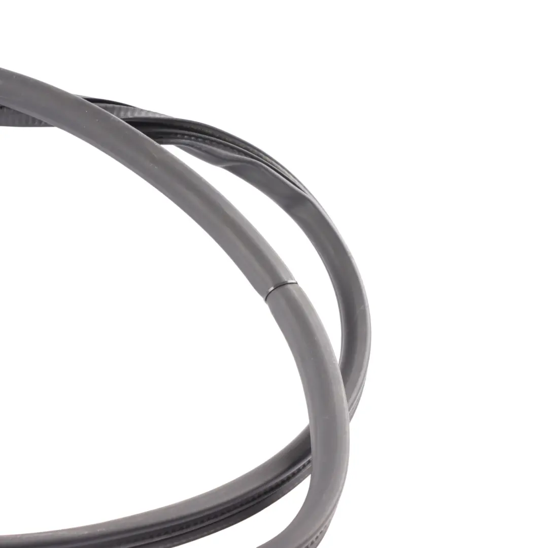 7P Uszczelka Drzwi Tylna Lewa Prawa do Volkswagen Touareg o numerze 7P0867367F Volkswagen Touareg 7P Uszczelka Drzwi Tylna Lewa Prawa - SKU 7P0867367F - Numer Części 7P0867367F