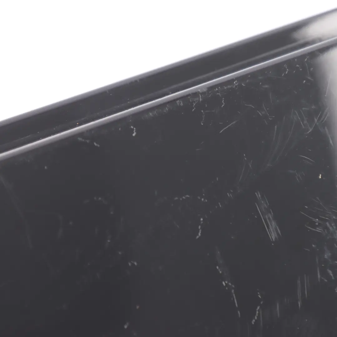 Moldura Pilar B Puerta Trasera Izquierda para Porsche Cayenne 92A con número de pieza 7P5853351F Porsche Cayenne 92A Moldura Pilar B Puerta Trasera Izquierda - SKU 7P5853351F - Número de pieza 7P5853351F