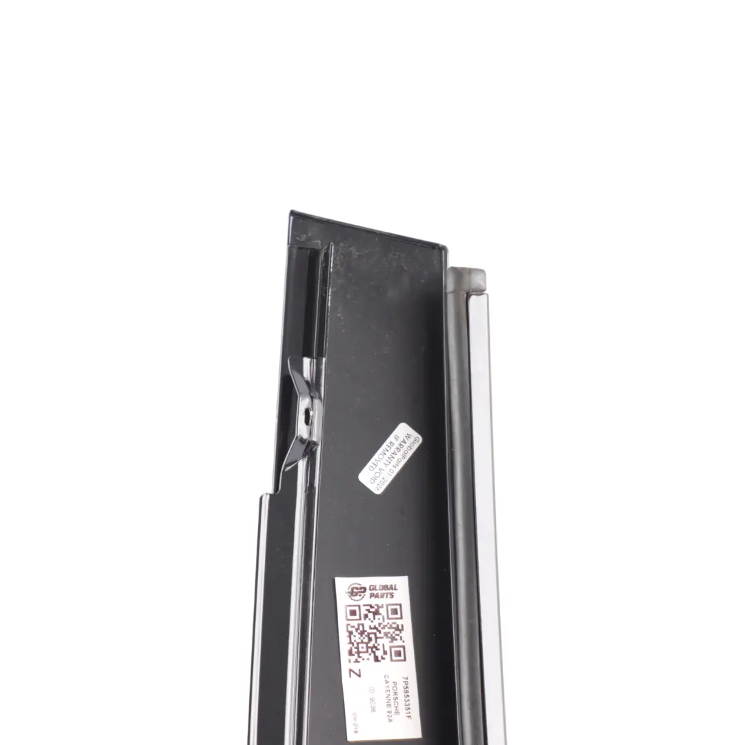 Moldura Pilar B Puerta Trasera Izquierda para Porsche Cayenne 92A con número de pieza 7P5853351F Porsche Cayenne 92A Moldura Pilar B Puerta Trasera Izquierda - SKU 7P5853351F - Número de pieza 7P5853351F