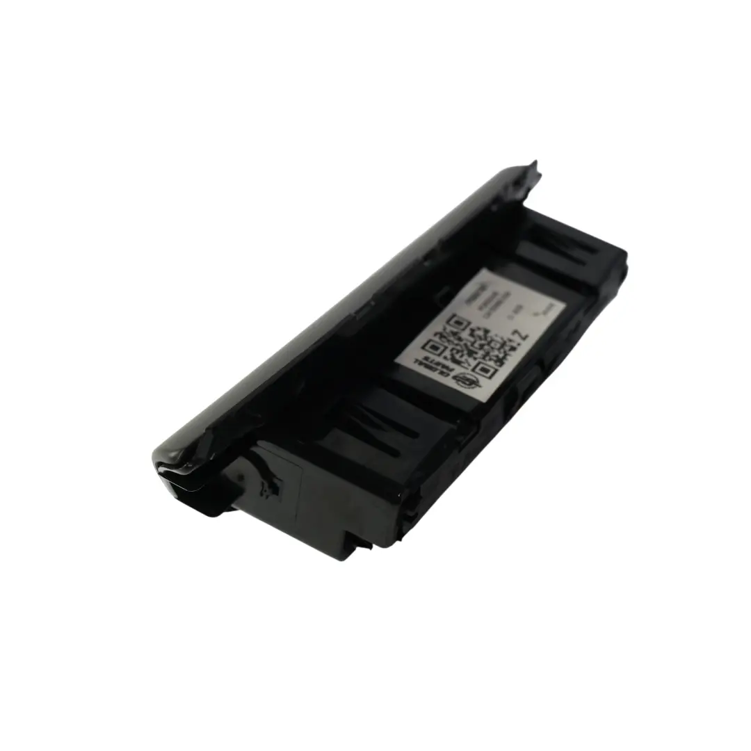 Tapa Cenicero Puerta Trasera Izquierda Negro para Porsche Cayenne 92A con número de pieza 7P5857951 Porsche Cayenne 92A Tapa Cenicero Puerta Trasera Izquierda Negro - SKU 7P5857951 - Número de pieza 7P5857951