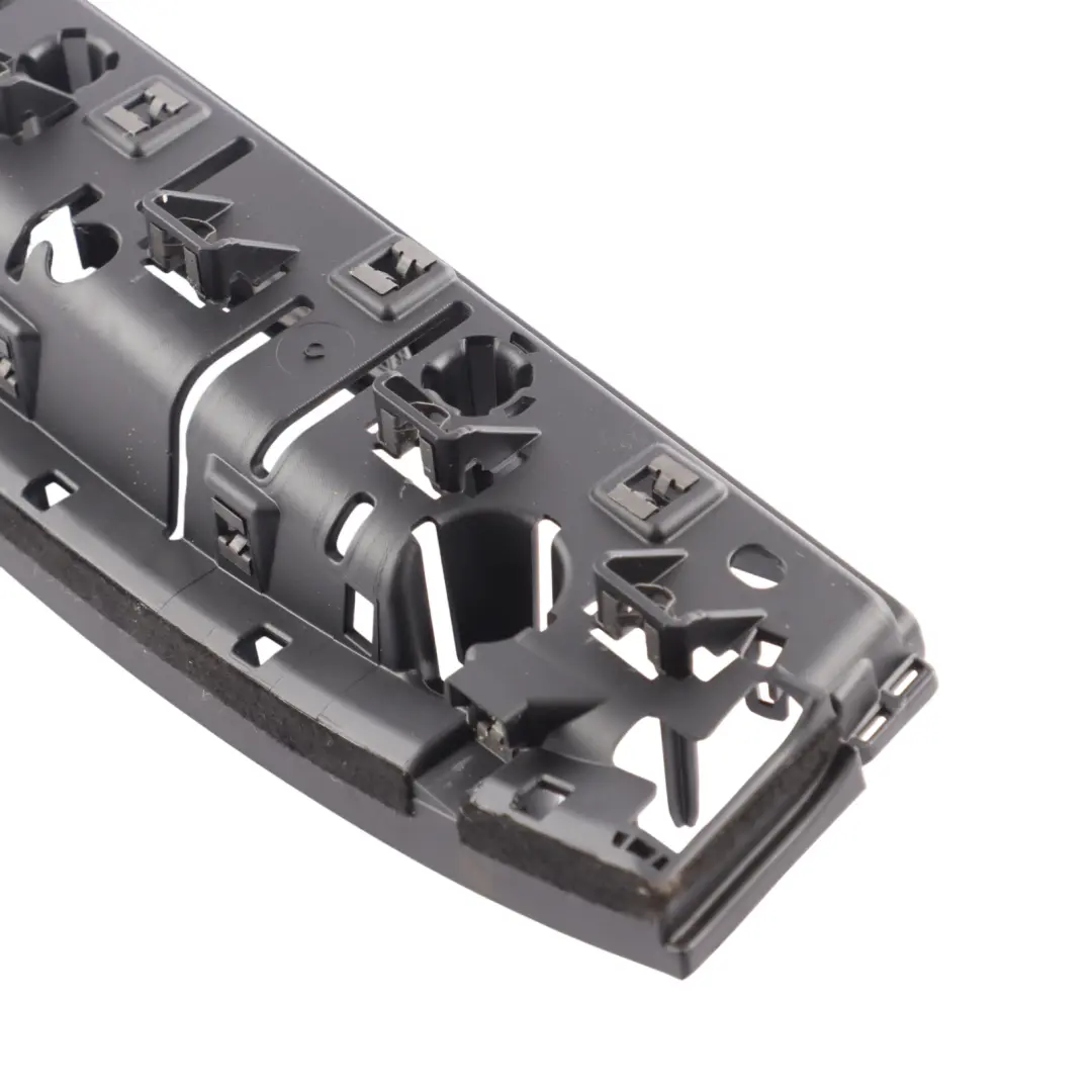 Support Accoudoir Panneau Porte Avant Gauche Noir pour Porsche Cayenne 92A à propos du numéro de pièce 7P5867177A Porsche Cayenne 92A Support Accoudoir Panneau Porte Avant Gauche Noir - SKU 7P5867177A - Numéro de pièce 7P5867177A