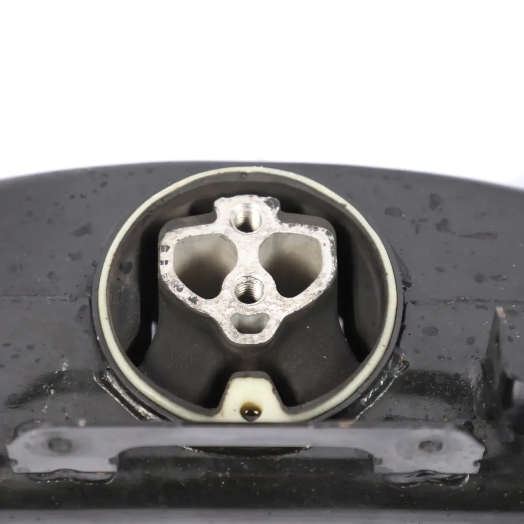 7P Getriebe Halterung Träger MYX für Volkswagen Touareg mit Teilenummer 7P6399225D Volkswagen Touareg 7P Getriebe Halterung Träger MYX - SKU 7P6399225D - Teilenummer 7P6399225D