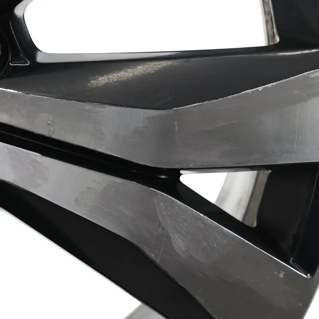 7P Srebrna Felga Aluminiowa 20" 9J ET:57 do Volkswagen Touareg o numerze 7P6601025M Volkswagen Touareg 7P Srebrna Felga Aluminiowa 20" 9J ET:57 - SKU 7P6601025M-1 - Numer Części 7P6601025M