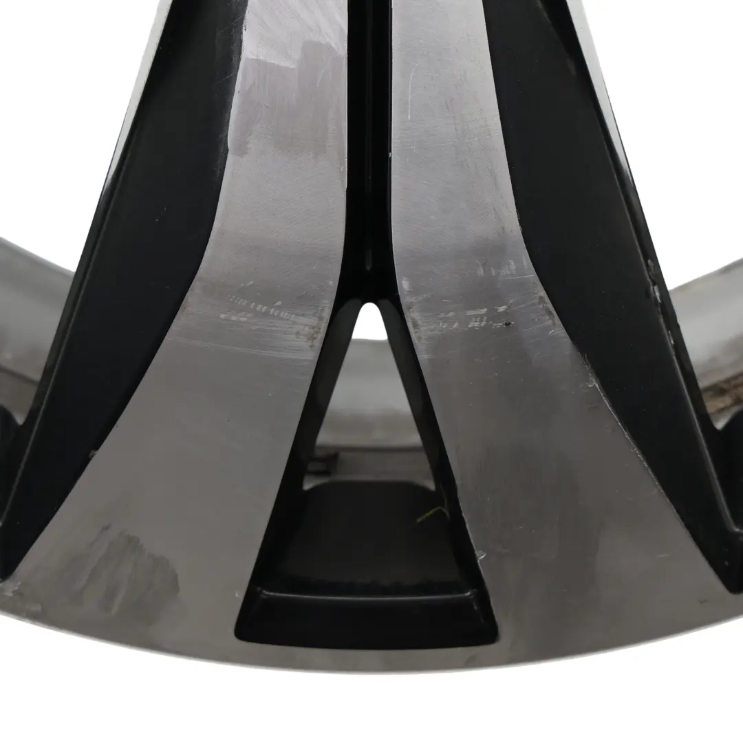 7P Srebrna Felga Aluminiowa 20" 9J ET:57 do Volkswagen Touareg o numerze 7P6601025M Volkswagen Touareg 7P Srebrna Felga Aluminiowa 20" 9J ET:57 - SKU 7P6601025M-1 - Numer Części 7P6601025M