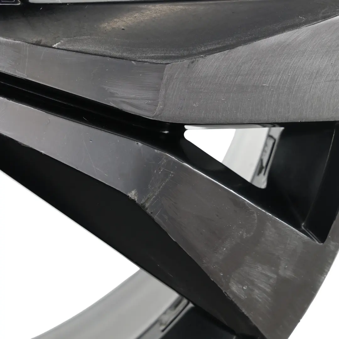 7P Felga Aluminiowa 20" 9J ET:57 do Volkswagen Touareg o numerze 7P6601025M Volkswagen Touareg 7P Felga Aluminiowa 20" 9J ET:57 - SKU 7P6601025M-2 - Numer Części 7P6601025M