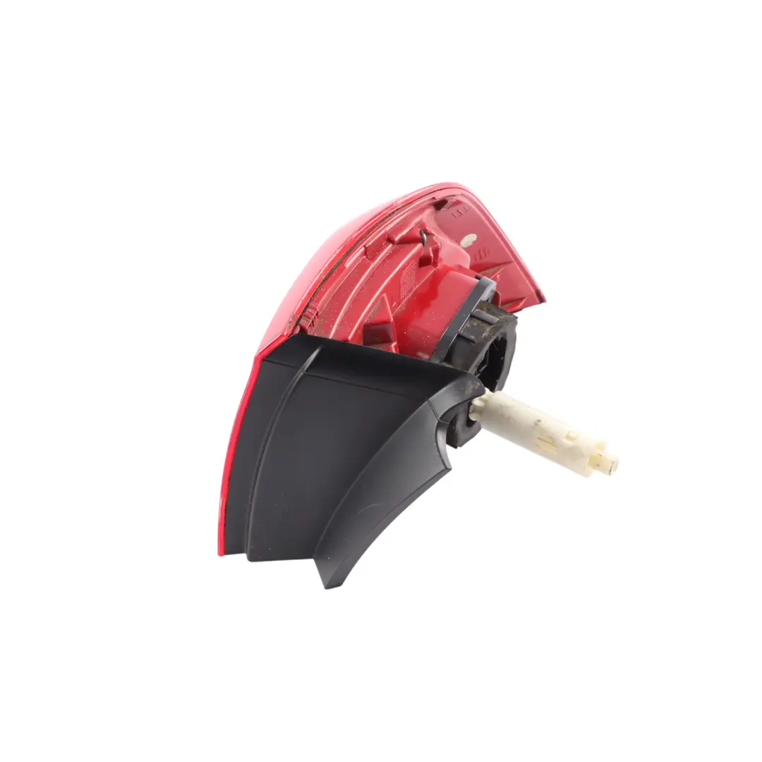 7P Lampa Tylna Prawa Na Klapie Bagażnika do VW Touareg o numerze 7P6945207 VW Touareg 7P Lampa Tylna Prawa Na Klapie Bagażnika - SKU 7P6945207 - Numer Części 7P6945207