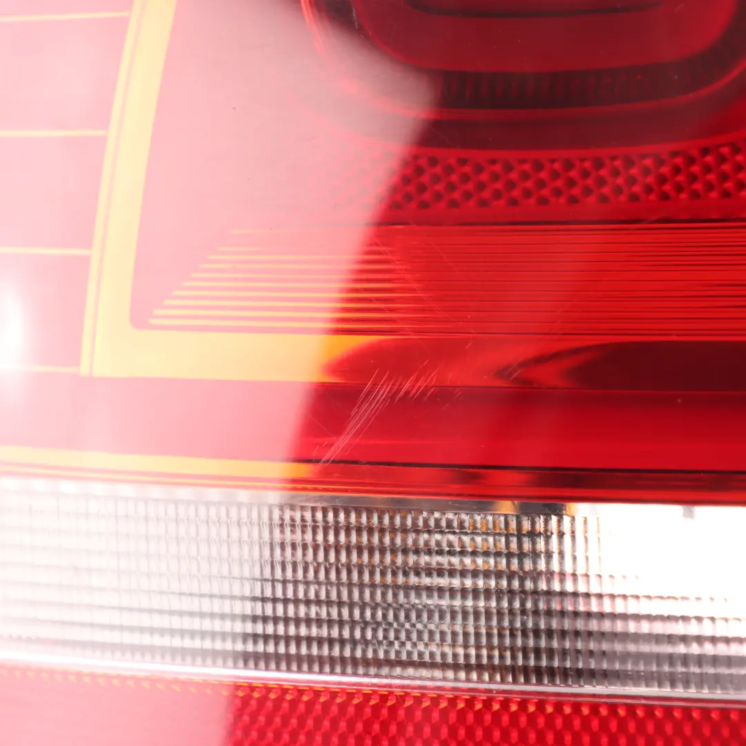 VW Touareg 7P Lampa Tylna Prawa Na Klapie Bagażnika - SKU 7P6945207 - Numer Części 7P6945207
