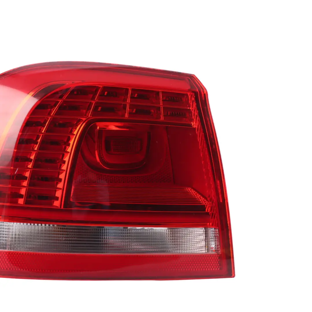 7P Rear Lamp Right O/S Trunk Lid Tailgate Tail Light to VW Touareg with Part number 7P6945207 VW Touareg 7P Rear Lamp Right O/S Trunk Lid Tailgate Tail Light - SKU 7P6945207 - Part number 7P6945207