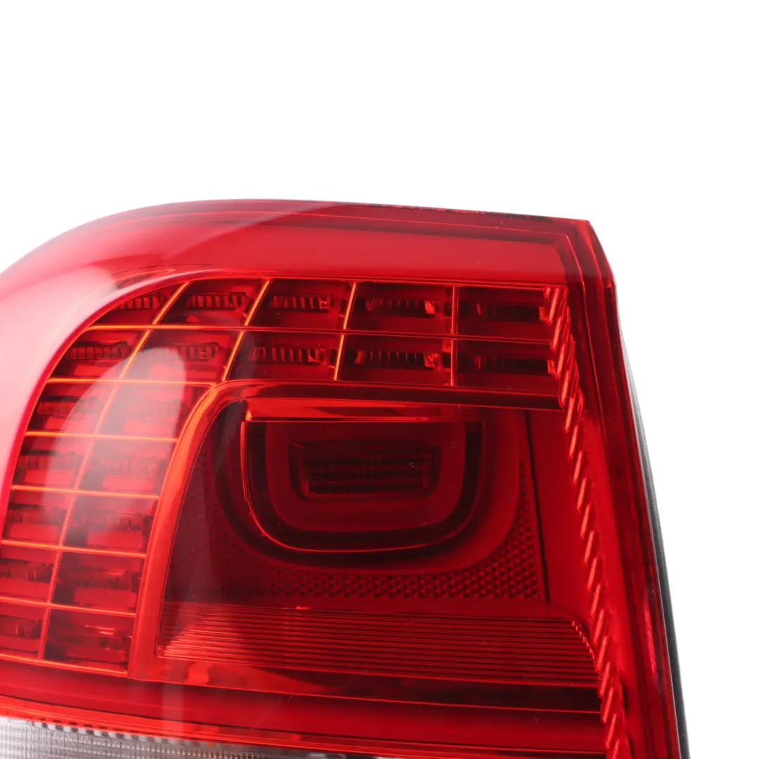 7P Rear Lamp Right O/S Trunk Lid Tailgate Tail Light 3C5945094F to VW Touareg with Part number 7P6945207 VW Touareg 7P Rear Lamp Right O/S Trunk Lid Tailgate Tail Light 3C5945094F - SKU 7P6945207 - Part number 7P6945207