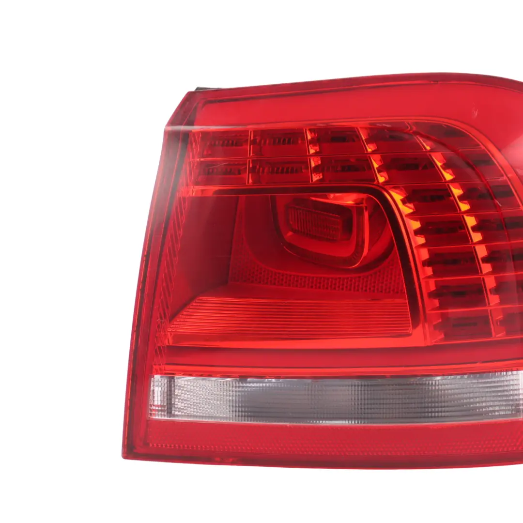 7P Lamp LED Tail Light Outer Rear Right O/S to Volkswagen Touareg with Part number 7P6945208 Volkswagen Touareg 7P Lamp LED Tail Light Outer Rear Right O/S - SKU 7P6945208 - Part number 7P6945208