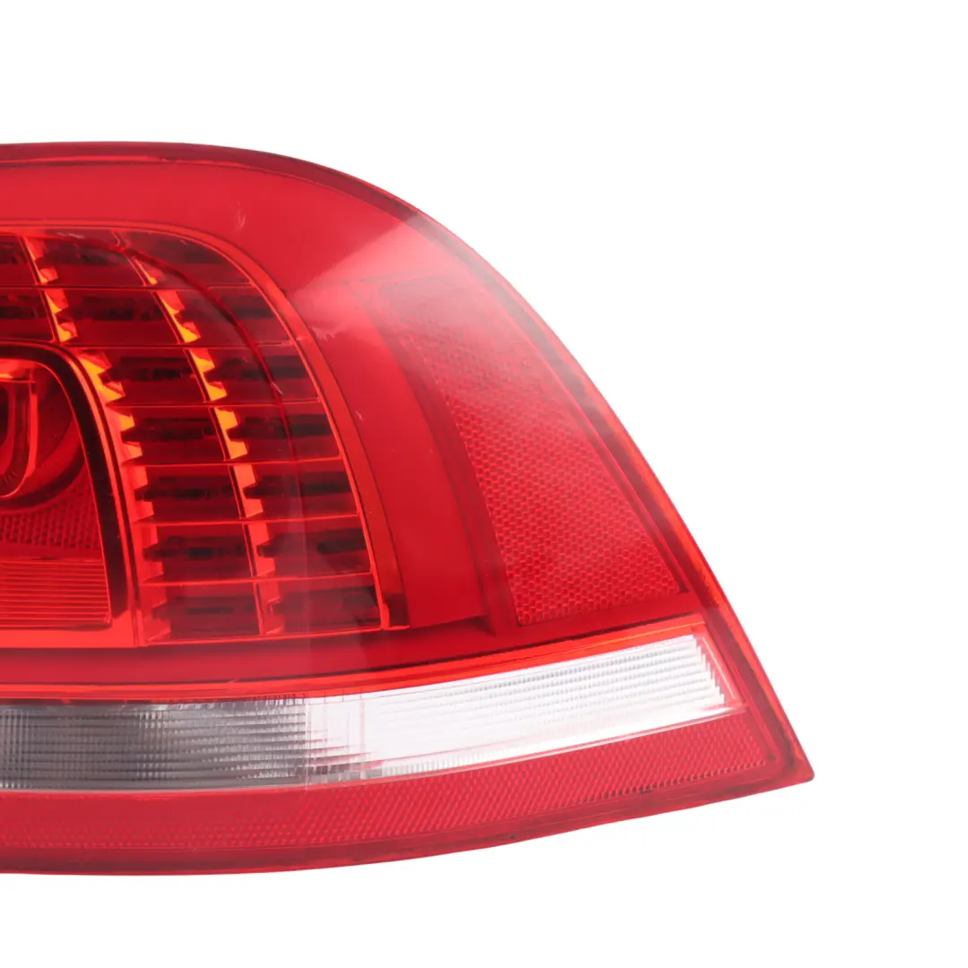 7P Lamp LED Tail Light Outer Rear Right O/S to Volkswagen Touareg with Part number 7P6945208 Volkswagen Touareg 7P Lamp LED Tail Light Outer Rear Right O/S - SKU 7P6945208 - Part number 7P6945208